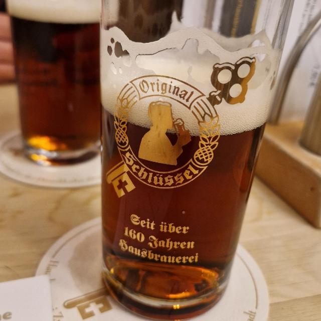 Datei:Brauerei zum Schlüssel, Altbier.jpg – Wikipedia