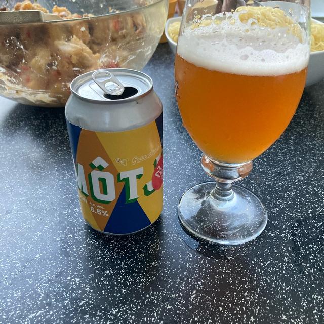 Een foto van Oliver (Eigenbrodt) met een Môtje