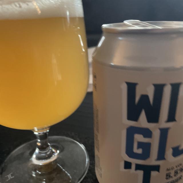 Een foto van Tolly Kronback (KTBK) met een Witte Gij 't