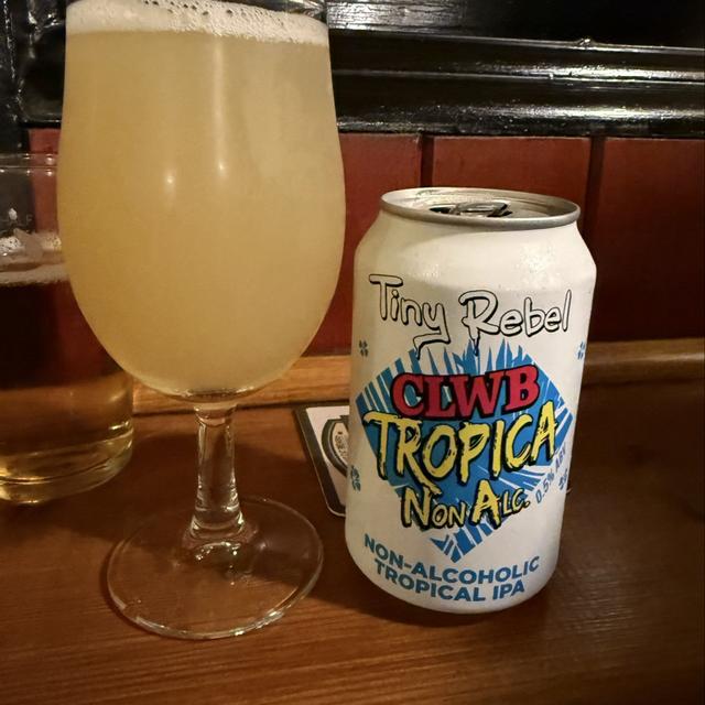 Een foto van Caroline C (Caroline7) met een Clwb Tropica Non Alc.