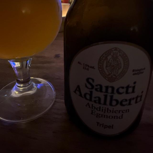 Een foto van Jeroen van Veen (jeroenvanveen) met een Sancti Adalberti Egmondse Tripel