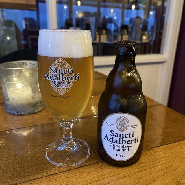 Een foto van Marko Hendriks (marko_hendriks_5110) met een Sancti Adalberti Egmondse Tripel