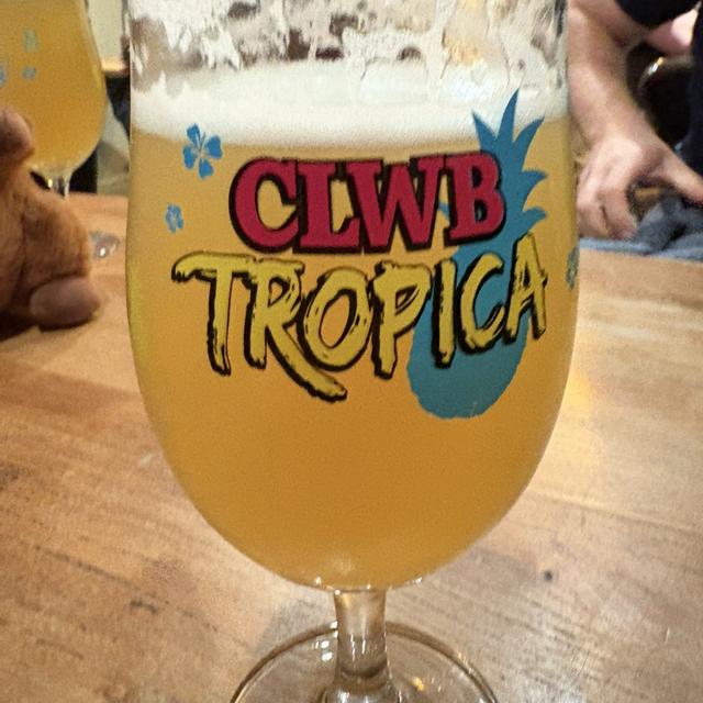 Een foto van James Freeman (beerbadger86) met een Clwb Tropica