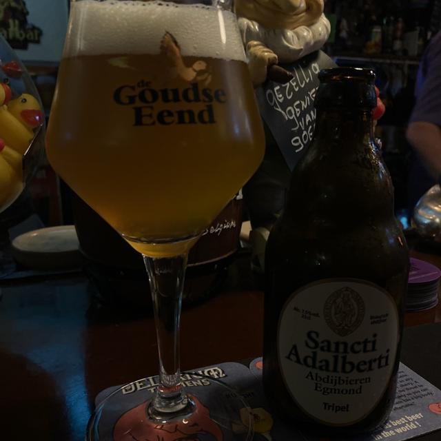 Een foto van Sanne Glas (Sanneg89) met een Sancti Adalberti Egmondse Tripel