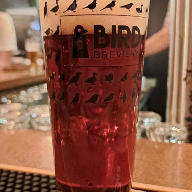 Een foto van Matthijs Suijkerbuijk (Macosu) bij de brouwerij Bird Brewery