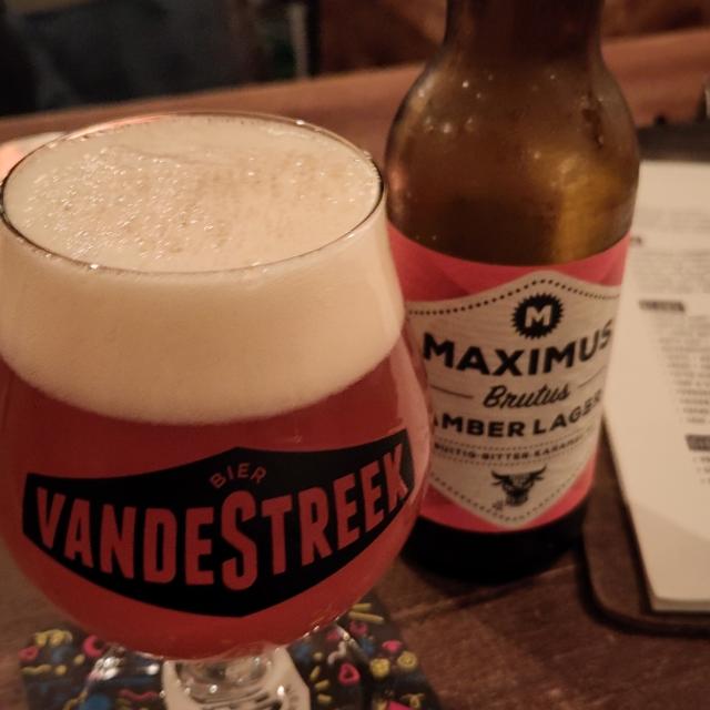 Een foto van Edo Elstak (Edolas) met een Brutus