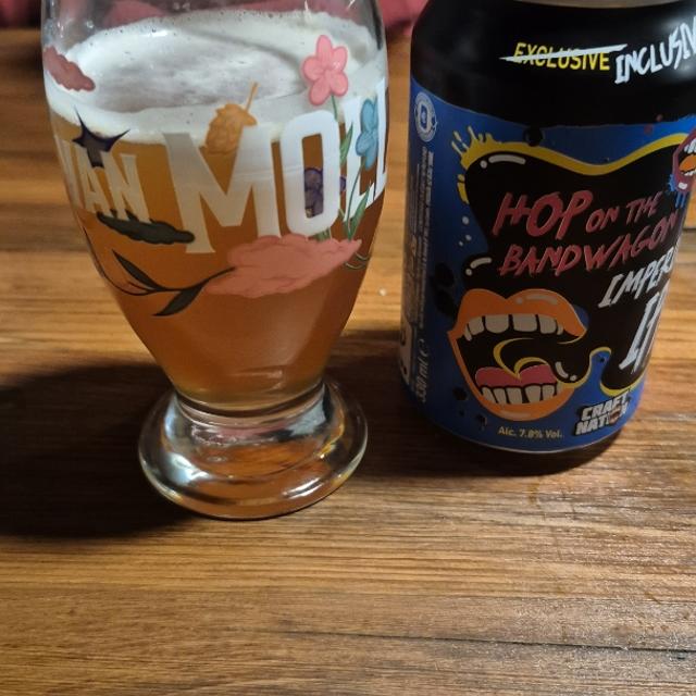 Een foto van Niek Schrijnemaekers (Nieksz) met een Craft Nation Hop on the Bandwagon