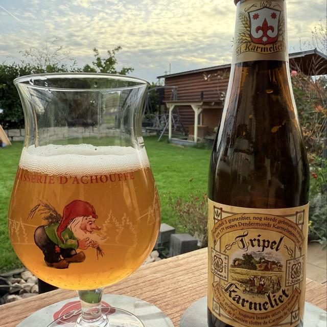 Een foto van ReViLo1000 (ReViLo1000) met een Tripel Karmeliet