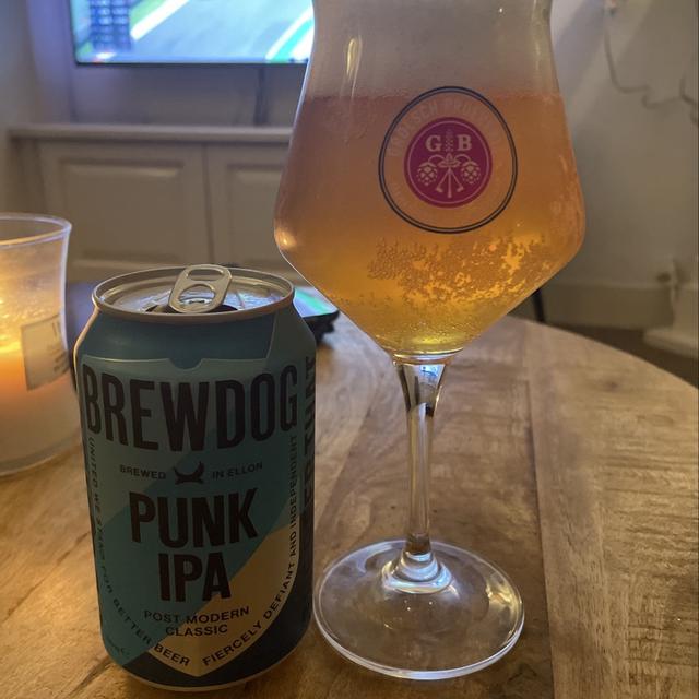 Een foto van Mick Schulten (mick_schultenbrau) met een Punk IPA