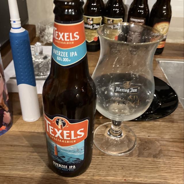 Een foto van Jeroen Baas (JDbaas) met een Overzee IPA