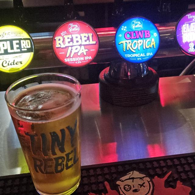 Clwb Tropica Non Alc., gefotografeerd door Tim