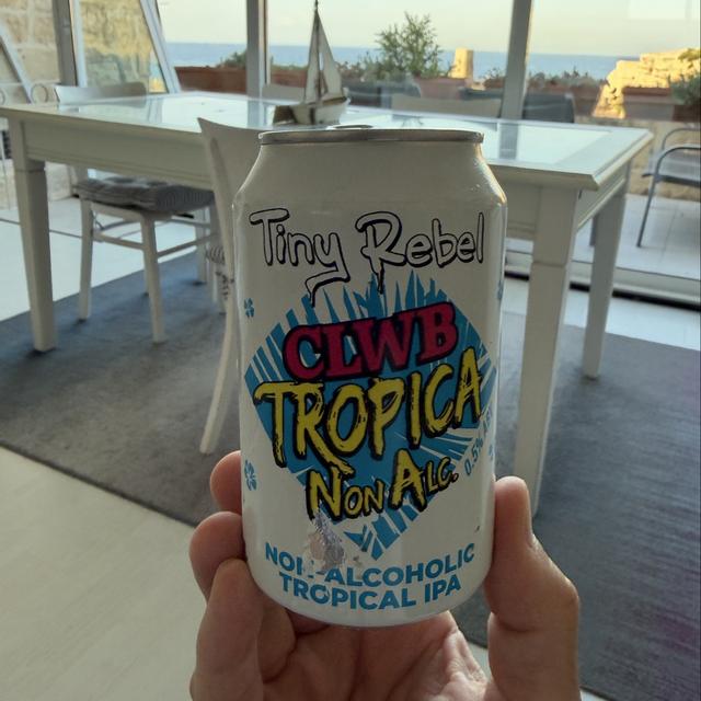 Clwb Tropica Non Alc., gefotografeerd door J